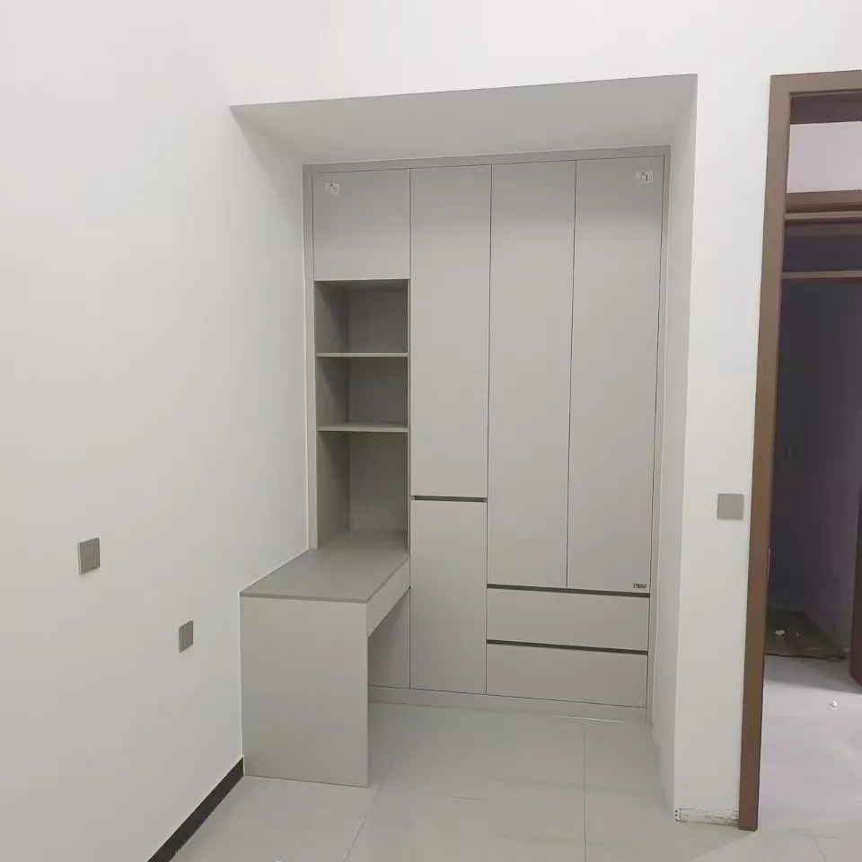 Wardrobes Adhmad Cedar cumhra